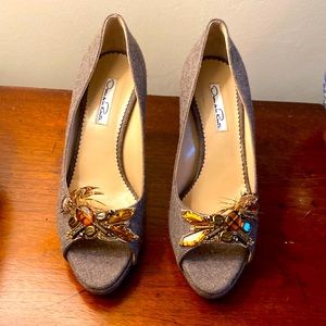 Oscar de la Renta Grey Flannel Embellished Pumps